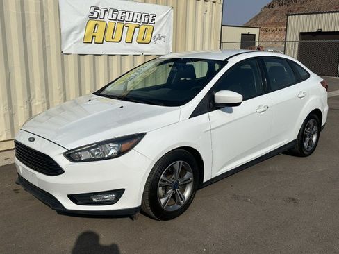Used 2018 Ford Focus SE w/ SE Appearance Package FWD image 1