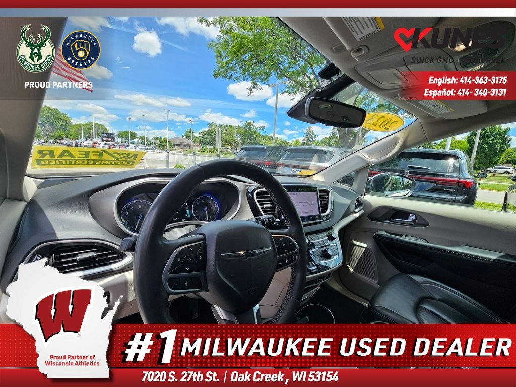 Used 2023 Chrysler Pacifica Touring-L FWD image 9
