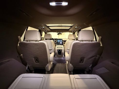 Used 2026 GMC Yukon Denali w/ Sun & Power Step Package AWD/4WD image 39