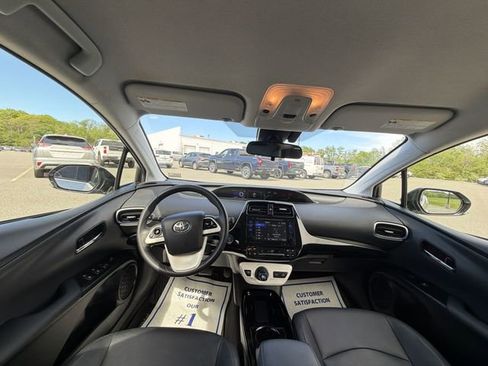 Used 2017 Toyota Prius Three Touring FWD image 21