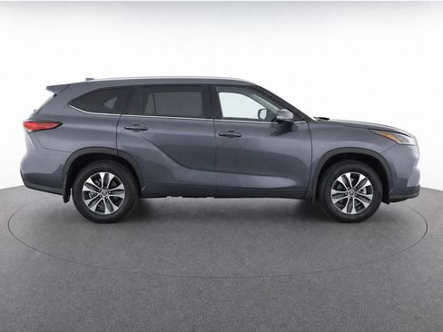Used 2023 Toyota Highlander XLE AWD/4WD image 7