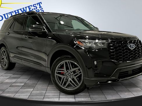 Used 2025 Ford Explorer ST-Line w/ ST-Line Street Pack AWD/4WD image 3