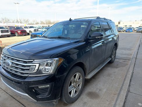 Used 2018 Ford Expedition XLT w/ Equipment Group 202A image 3