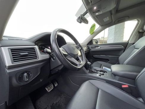 Used 2021 Volkswagen Atlas SE w/ Panoramic Sunroof Package image 16