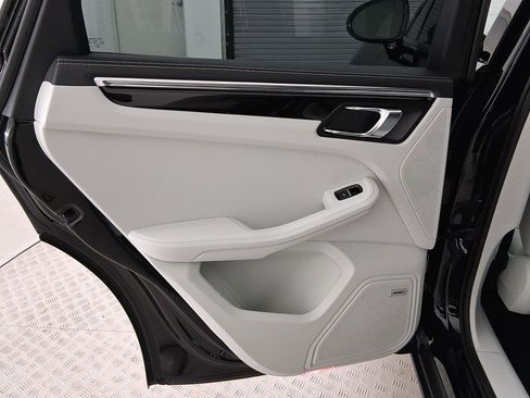 New 2026 Porsche Macan image 22