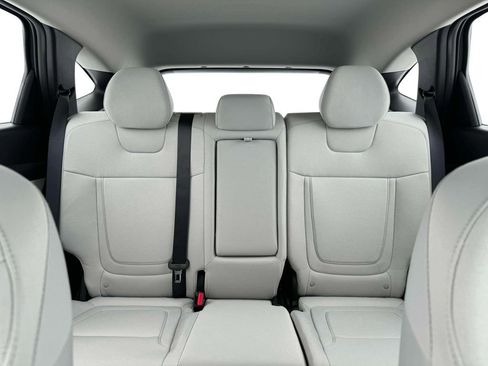 New 2025 Hyundai Tucson SE image 16