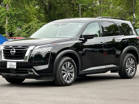 Used 2025 Nissan Pathfinder SV AWD/4WD image 8