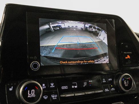 Used 2023 Toyota Highlander XLE FWD image 26