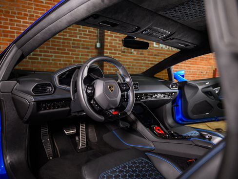 Used 2023 Lamborghini Huracan EVO image 29