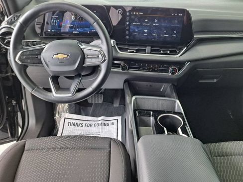 Used 2025 Chevrolet Equinox LT FWD image 23