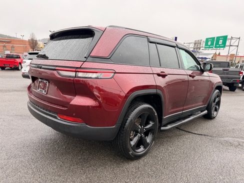 Used 2024 Jeep Grand Cherokee Altitude image 6
