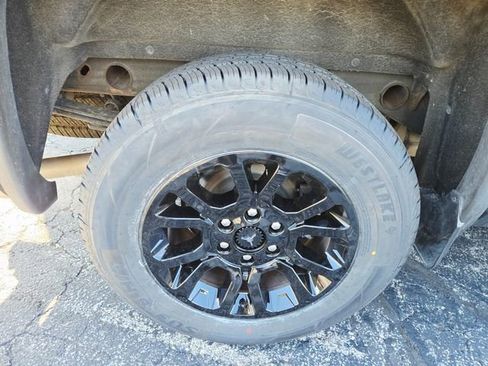 Used 2017 GMC Sierra 1500 SLE w/ SLE Value Package image 34