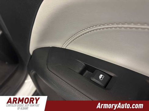 Used 2022 Jeep Compass Limited image 31