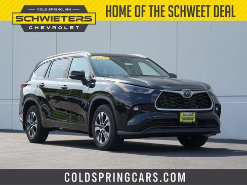 Used 2023 Toyota Highlander XLE AWD/4WD image 1