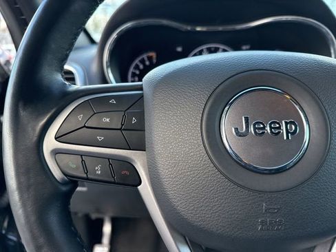 Used 2022 Jeep Grand Cherokee Limited image 38