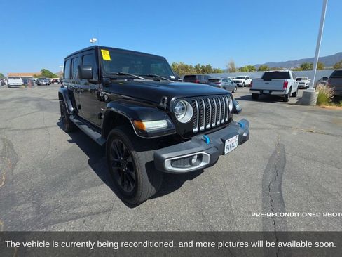 Used 2022 Jeep Wrangler Unlimited Sahara AWD/4WD image 3