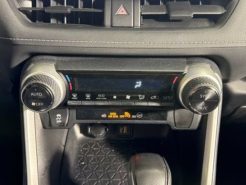 Used 2024 Toyota RAV4 AWD Hybrid image 29