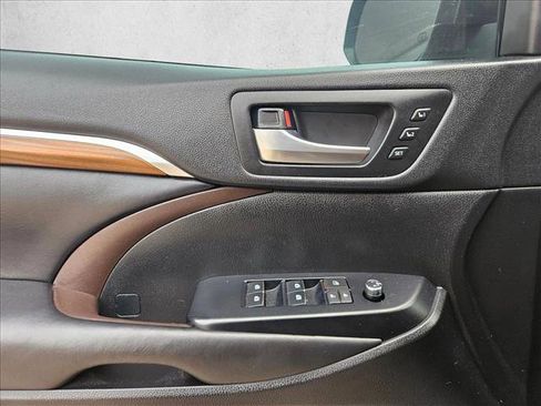 Used 2019 Toyota Highlander Limited Platinum AWD/4WD image 26