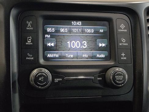 Used 2018 Jeep Cherokee Latitude w/ Altitude Package image 25