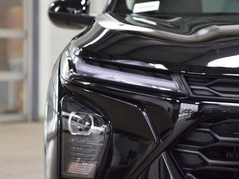 New 2026 Chevrolet Trax LT w/ Midnight Edition FWD image 12