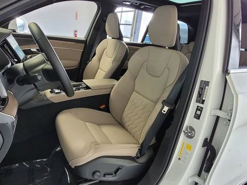 New 2026 Volvo XC90 T8 Plus w/ Protection Package Premier AWD/4WD image 7