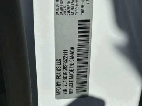 Used 2025 Chrysler Pacifica Limited FWD image 16