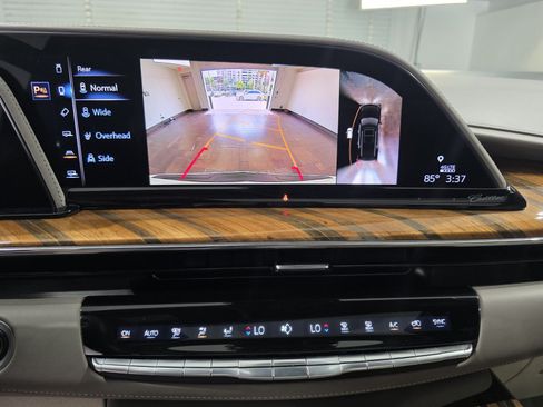 Used 2022 Cadillac Escalade Sport Platinum RWD image 18
