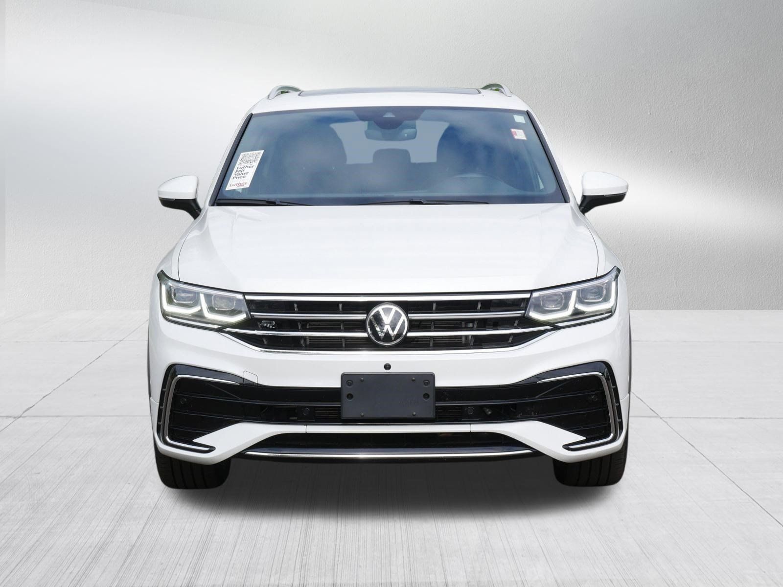 Used 2024 Volkswagen Tiguan SEL R-Line AWD/4WD image 2