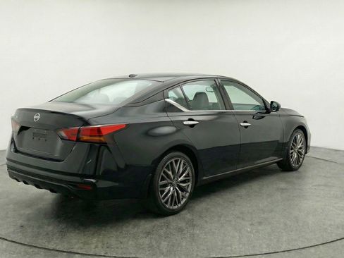 Used 2025 Nissan Altima 2.5 SV FWD image 9