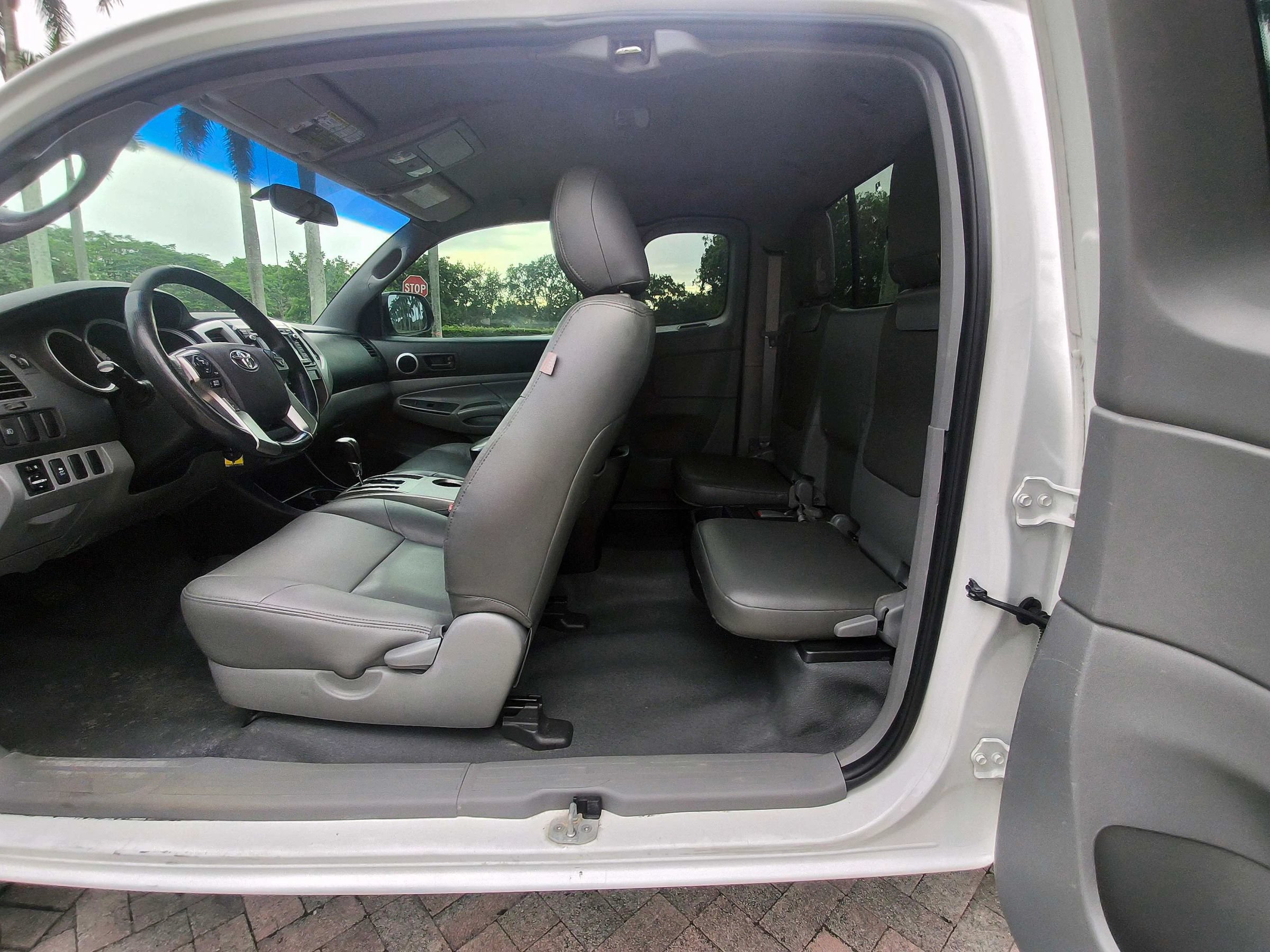 Used 2014 Toyota Tacoma PreRunner w/ SR5 Package RWD image 10