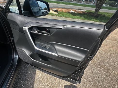 Used 2020 Toyota RAV4 LE FWD image 23
