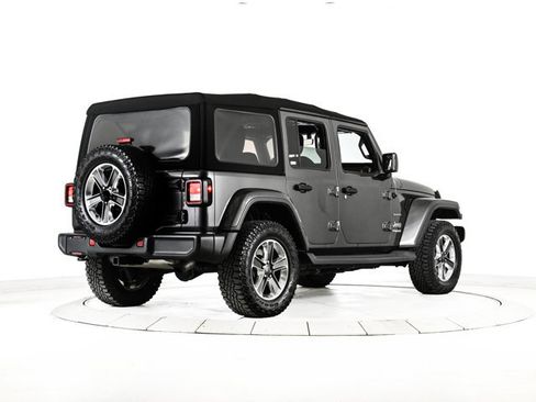 Used 2018 Jeep Wrangler Unlimited Sahara image 5