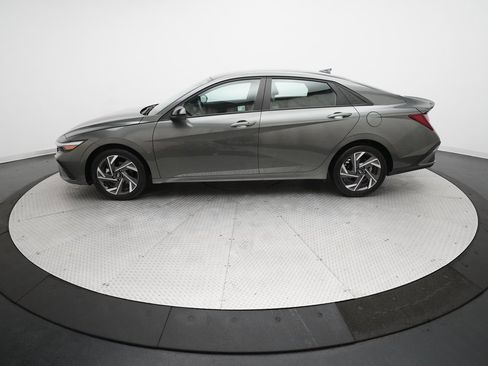 Used 2025 Hyundai Elantra Sport image 23