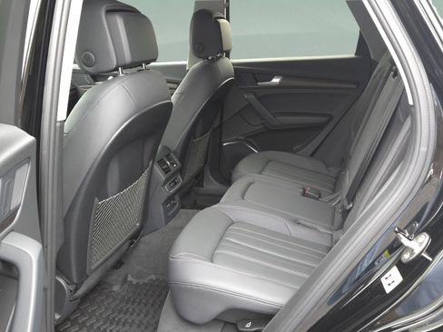 Used 2023 Audi Q5 2.0T Premium w/ Convenience Package image 14