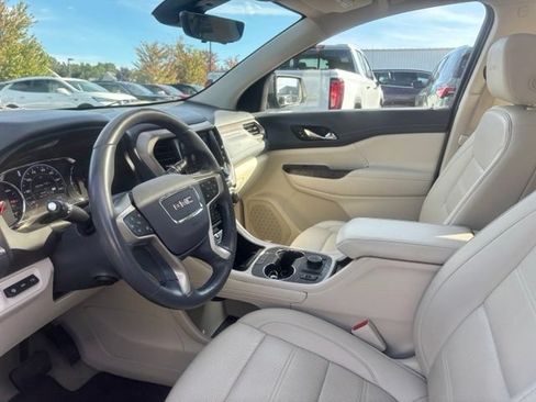 Used 2022 GMC Acadia Denali w/ Denali Ultimate Package AWD/4WD image 9