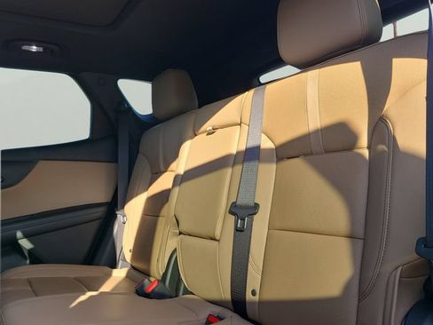 Used 2024 Chevrolet Blazer Premier FWD image 9