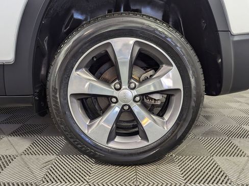 Used 2020 Jeep Cherokee Limited image 27