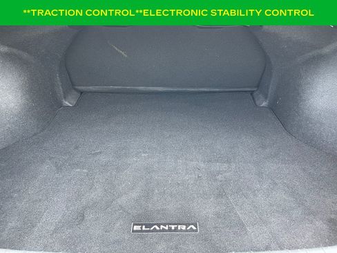 Used 2022 Hyundai Elantra SEL w/ Convenience Package FWD image 12