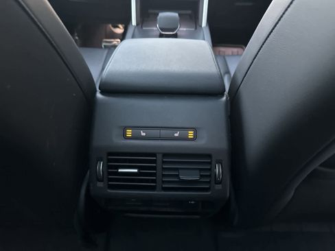 Used 2025 Land Rover Discovery Sport Dynamic SE image 17