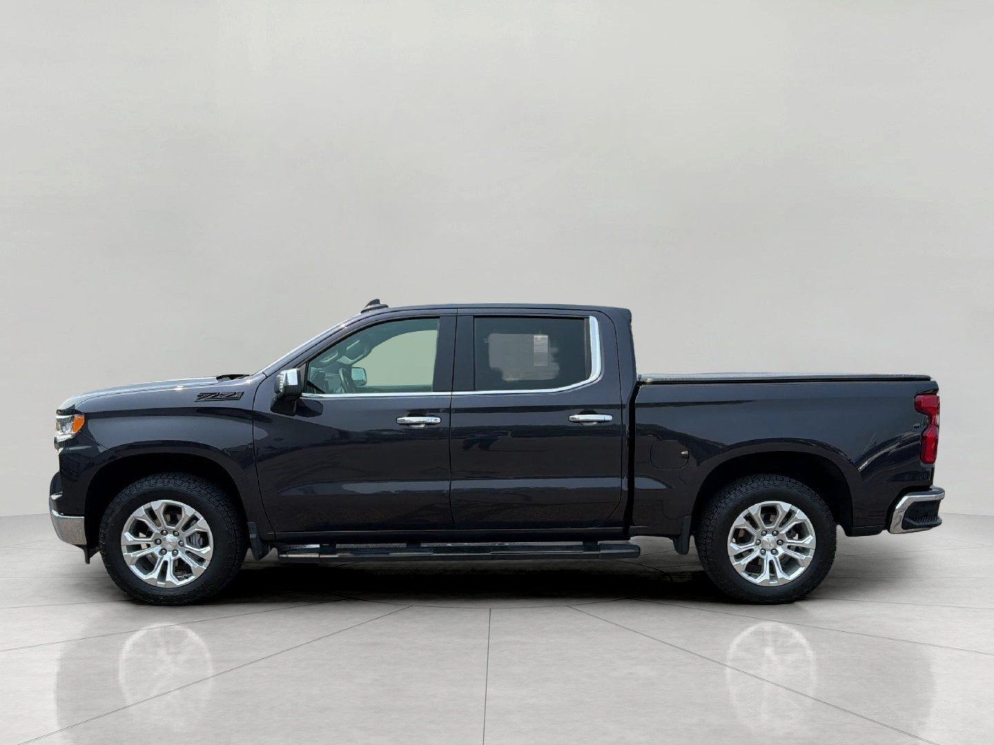 Used 2023 Chevrolet Silverado 1500 LTZ AWD/4WD image 34