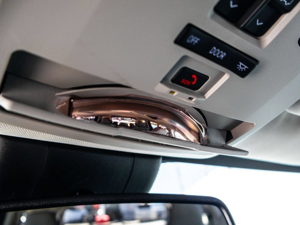 Used 2024 Toyota Sienna LE w/ LE Plus Package FWD image 35