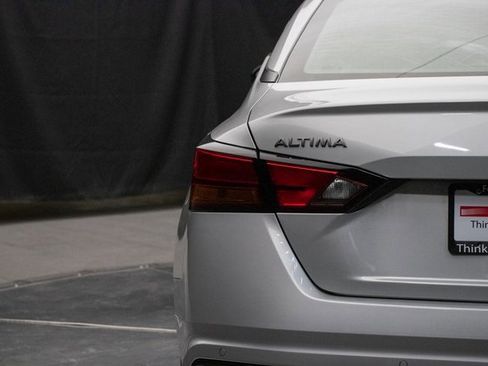Used 2024 Nissan Altima 2.5 SV image 12