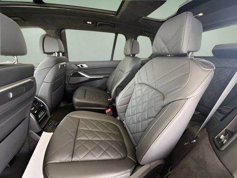 Used 2026 BMW X7 xDrive40i w/ M Sport Package AWD/4WD image 27