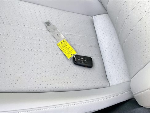 Used 2023 Volkswagen Tiguan SE image 15