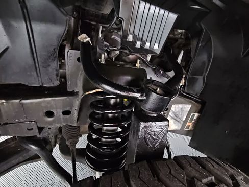 Used 2018 Nissan Titan SL w/ Midnight Edition image 50