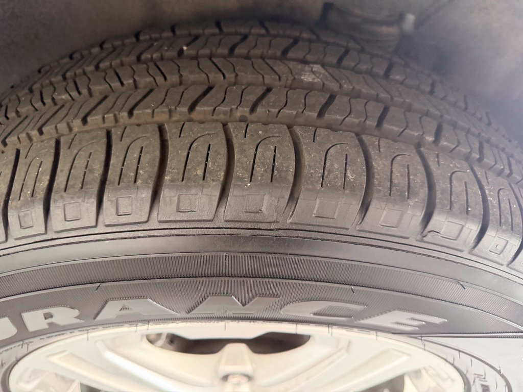Used 2024 GMC Terrain SLE FWD image 11