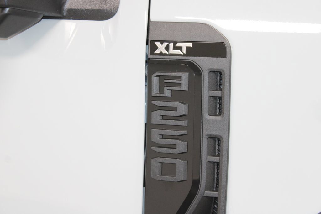 New 2026 Ford F250 XLT w/ XLT Premium Package AWD/4WD image 11