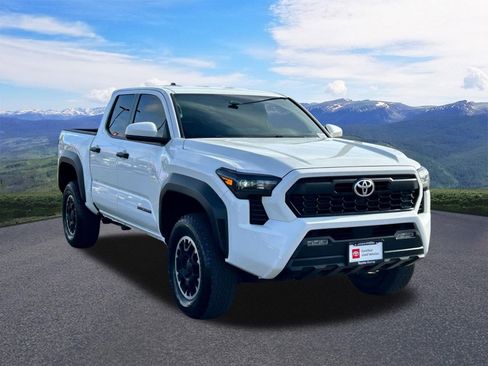 Certified 2024 Toyota Tacoma TRD Off-Road AWD/4WD image 8