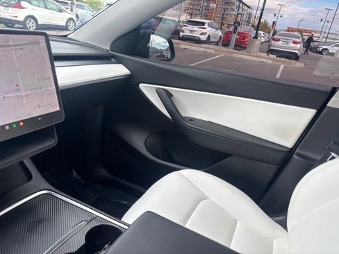 Used 2021 Tesla Model Y Performance image 24
