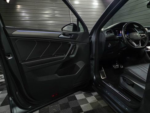 Used 2023 Volkswagen Tiguan SE R-Line image 31